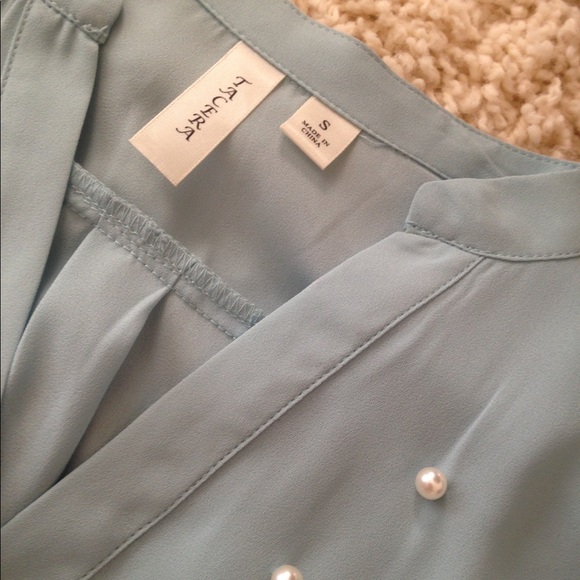 NWOT Blue blouse with pearl embellishments! - Picture 4 of 4